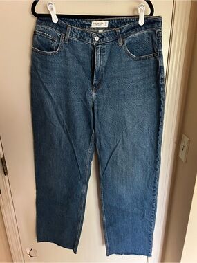 A&F The 90’s Relaxed Jean High Rise